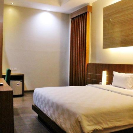 Lotus Hotel Subang Bagian luar foto