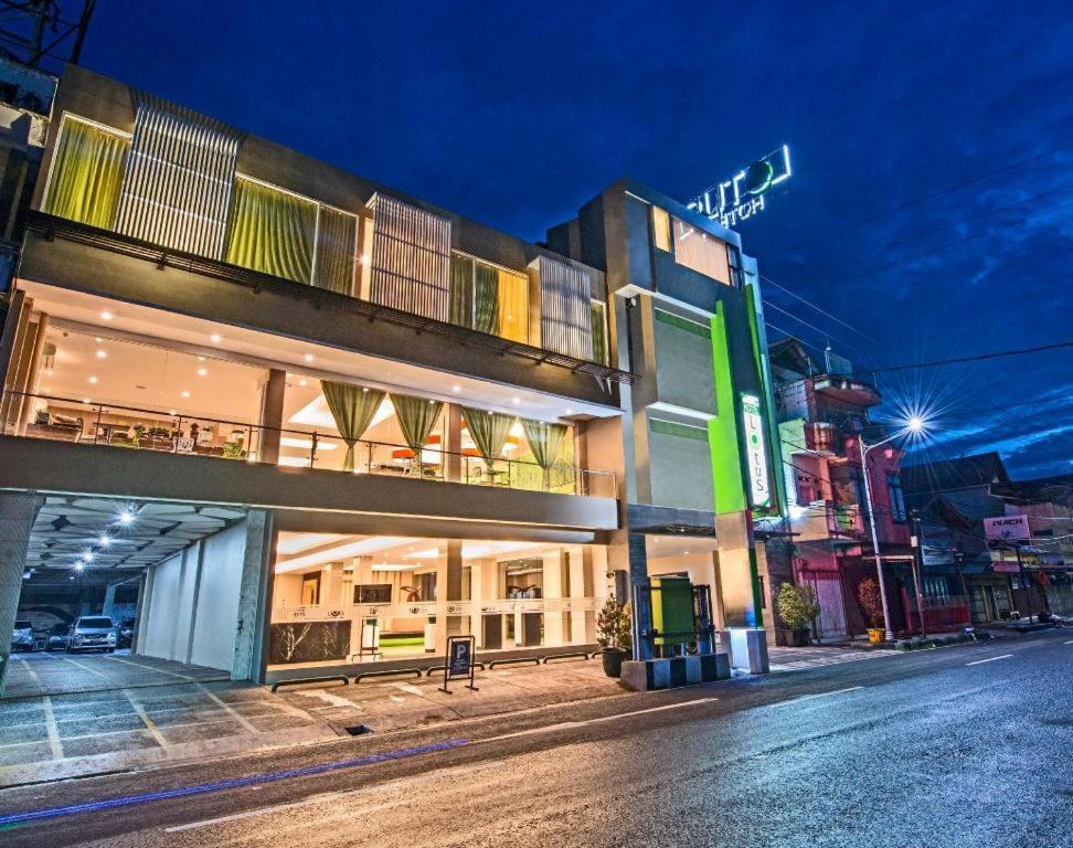 Lotus Hotel Subang Bagian luar foto