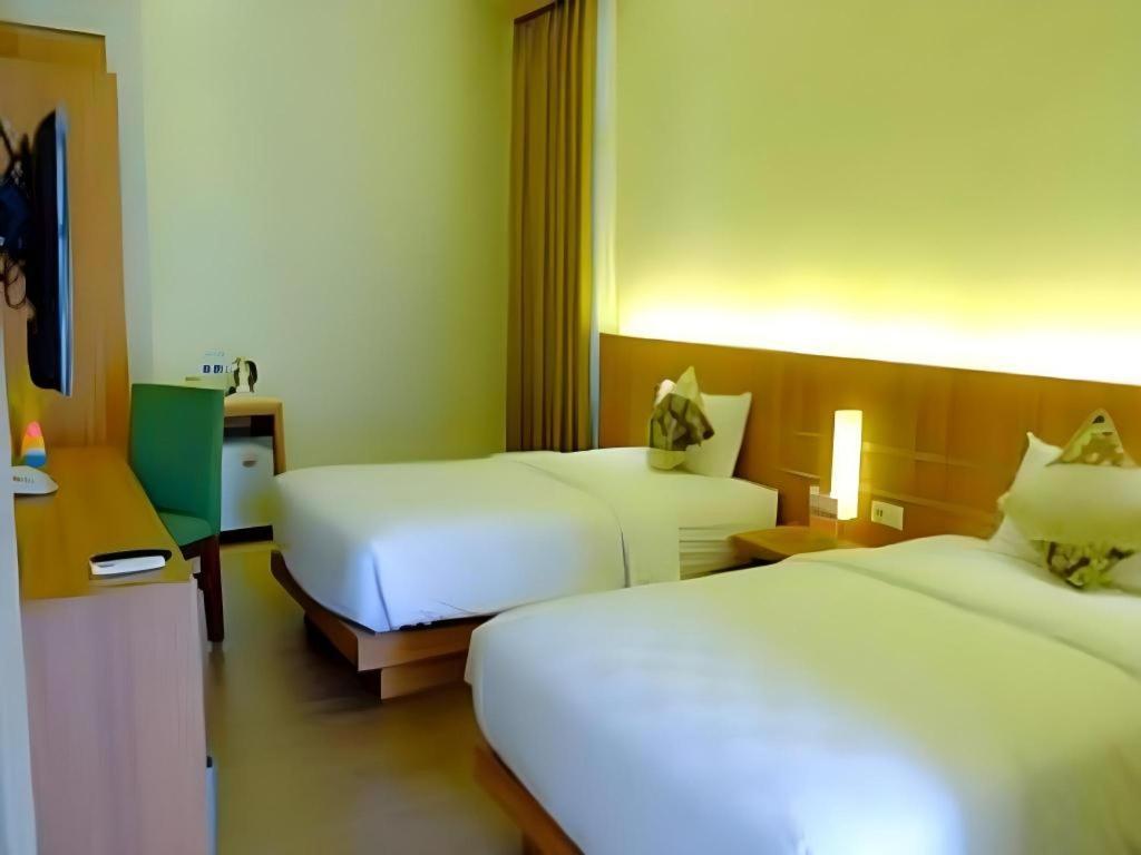Lotus Hotel Subang Bagian luar foto
