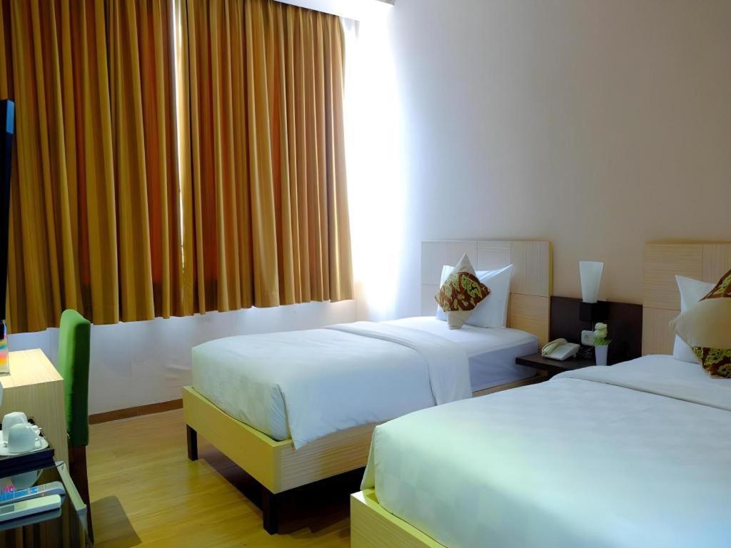Lotus Hotel Subang Bagian luar foto