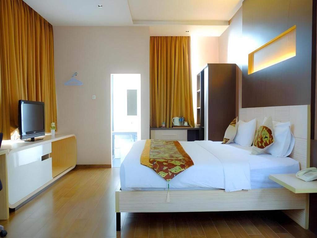 Lotus Hotel Subang Bagian luar foto