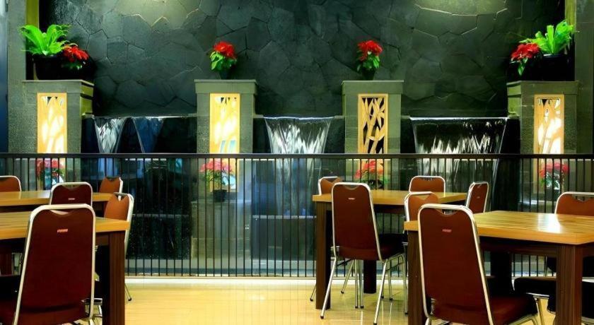 Lotus Hotel Subang Bagian luar foto