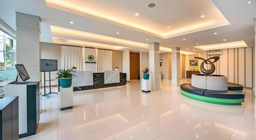 Lotus Hotel Subang Bagian luar foto