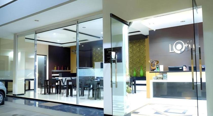 Lotus Hotel Subang Bagian luar foto