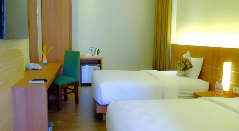 Lotus Hotel Subang Bagian luar foto