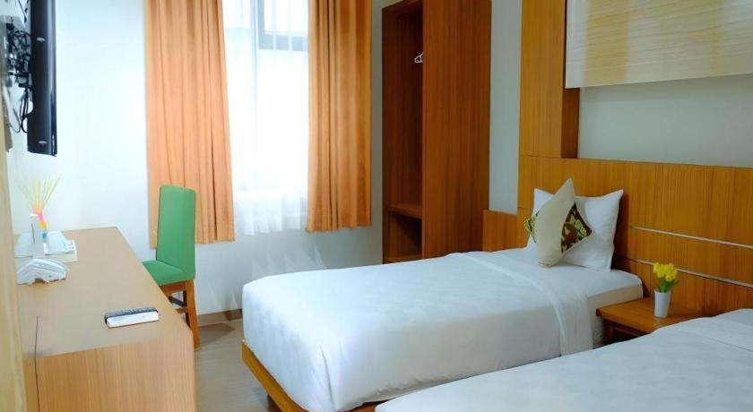 Lotus Hotel Subang Bagian luar foto