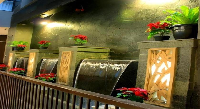 Lotus Hotel Subang Bagian luar foto