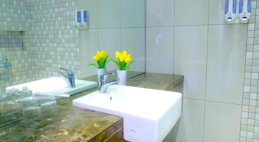 Lotus Hotel Subang Bagian luar foto