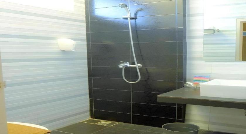 Lotus Hotel Subang Bagian luar foto