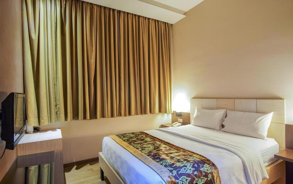 Lotus Hotel Subang Bagian luar foto