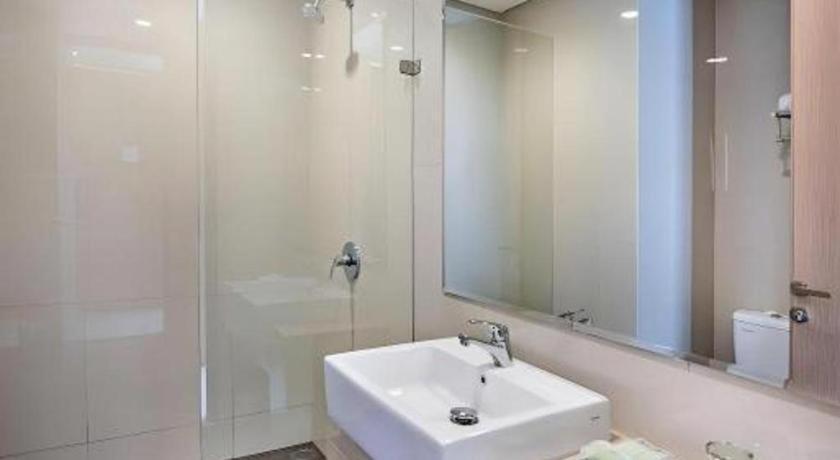 Lotus Hotel Subang Bagian luar foto